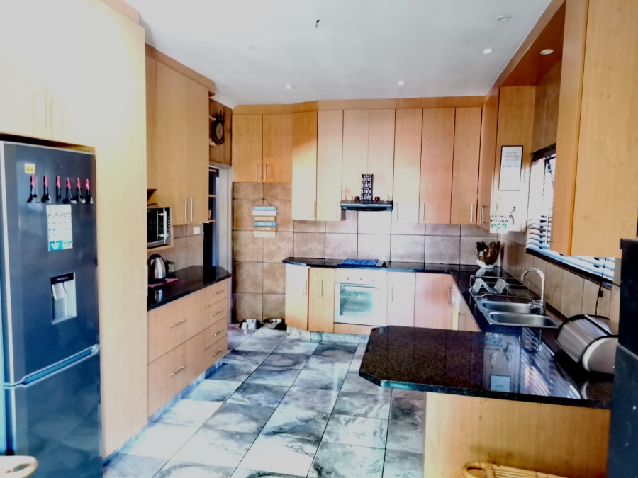 3 Bedroom Property for Sale in Peerless Park East Western Cape